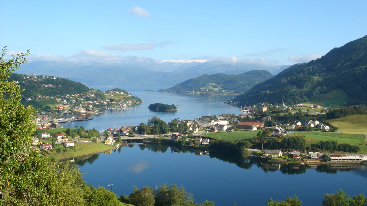 Utsikt over Norheimsund tettsted ved Hardangerfjorden, vertskap for Bygdalarm