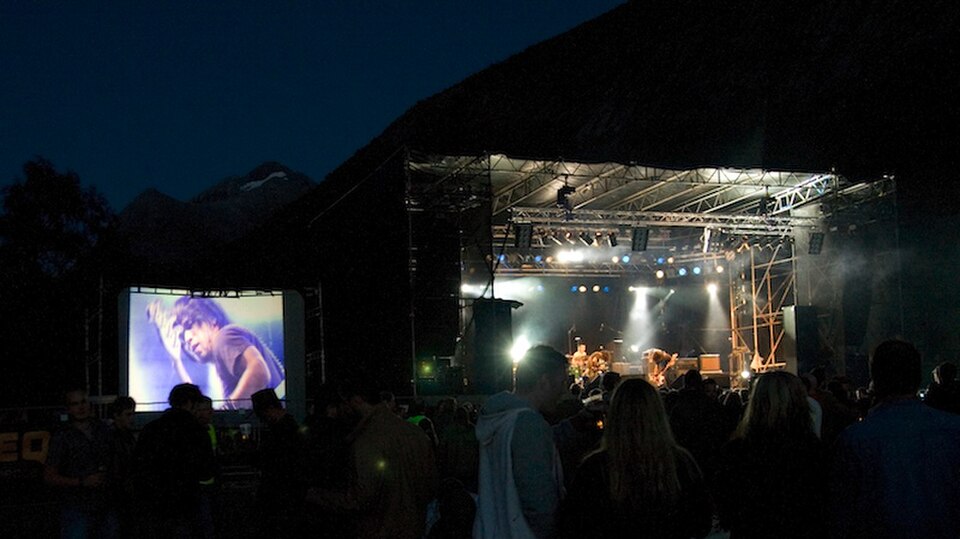 Festidalen i Uskedalen, der dalbunnen danner et naturlig amfi med fjell rundt under sommerkonsertene