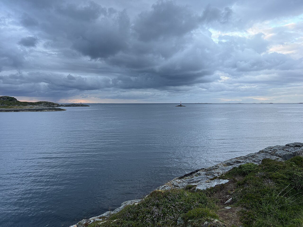 Vågøy kyrkje i Hustadvika, Møre og Romsdal, vertsted for Klangfestivalen
