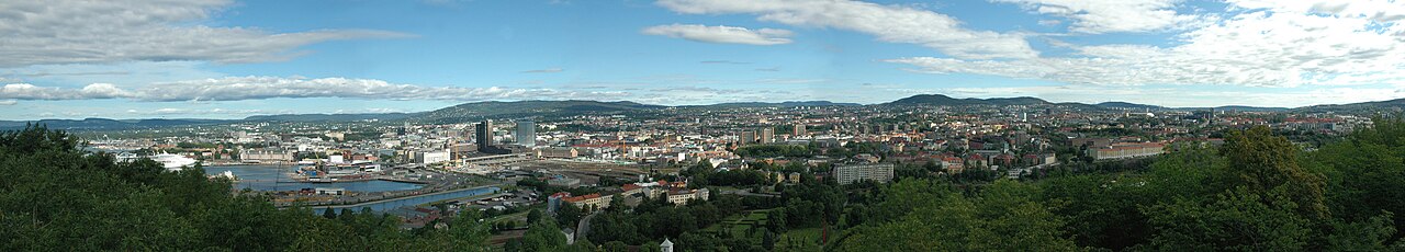 Panoramautsikt over Oslo sentrum og Oslofjorden sett fra Ekeberg