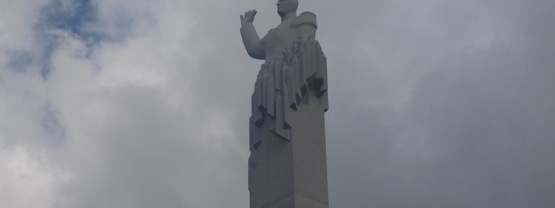 Kong Olav-statuen i Skjerjehamn i Gulen, statuen festivalen Utkant oppstod rundt