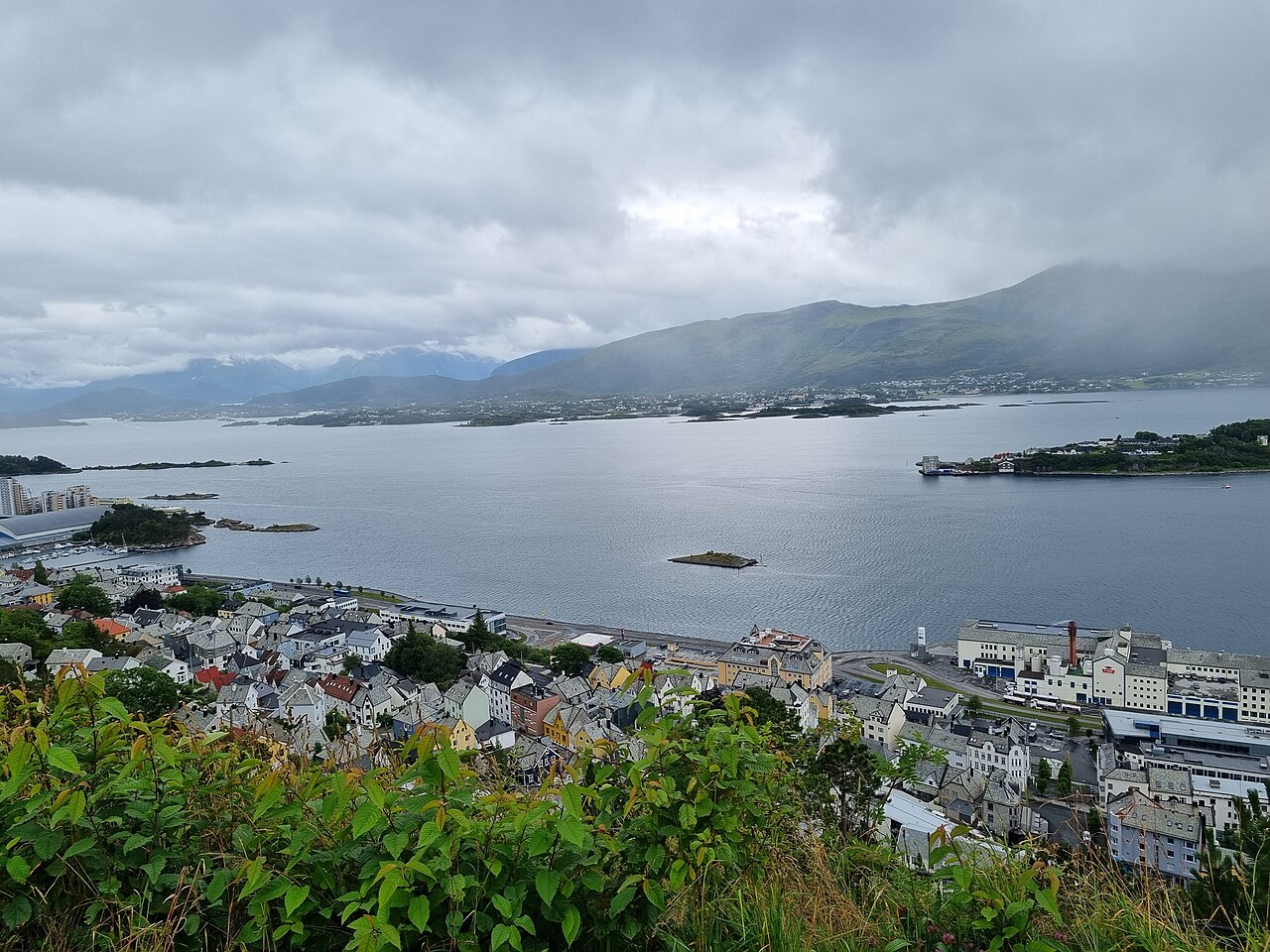 Ålesund sentrum med jugendarkitekturen og havnen – konsertbyen på Sunnmøre