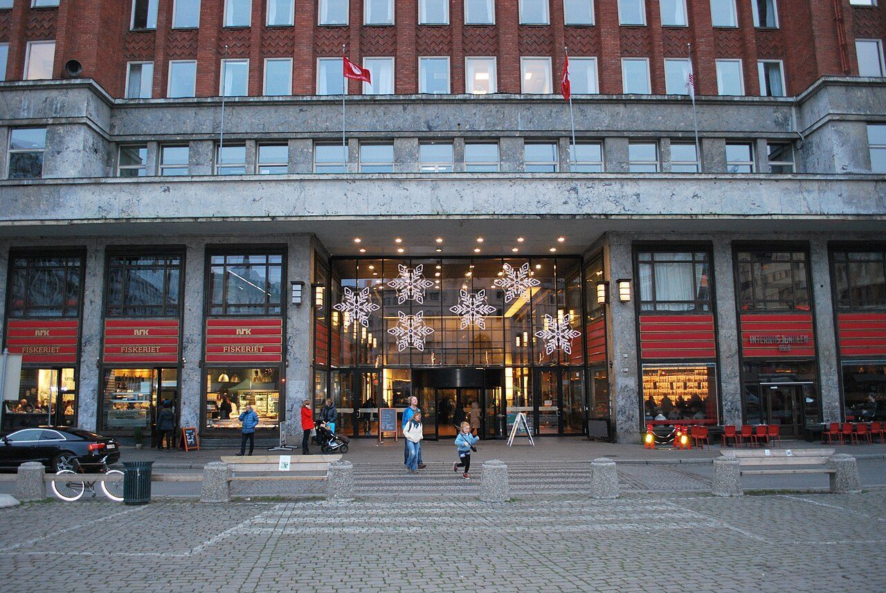 Inngangen til Folketeatret sett fra Youngstorget i Oslo