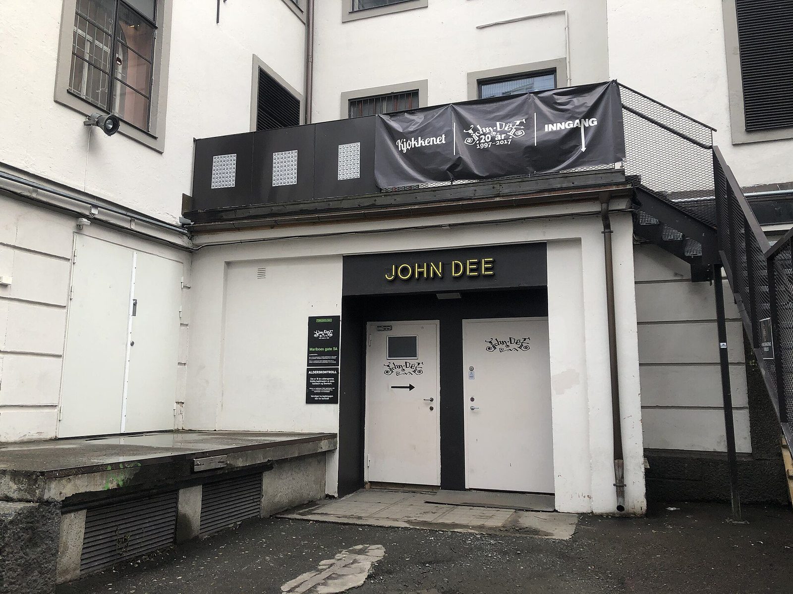 John Dee Live Club and Pub, inngangen i Mariboes gate 5A, Oslo, del av Rockefeller-bygget