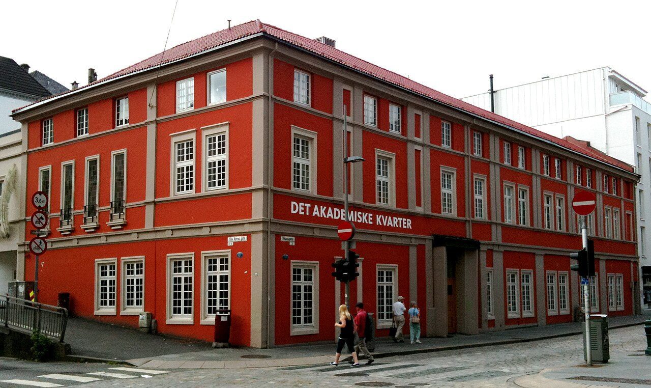 Det Akademiske Kvarter (Kvarteret) på Olav Kyrres gate i Bergen, studentenes kulturhus med konserter, barer og kino