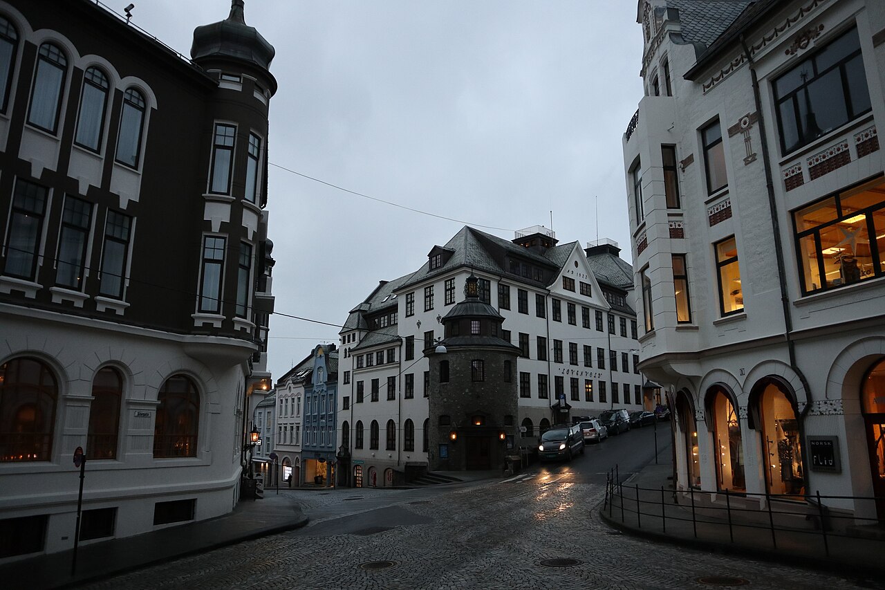 Løvenvold Theater i Ålesund – historisk bygning fra 1922 med typisk jugendpreg