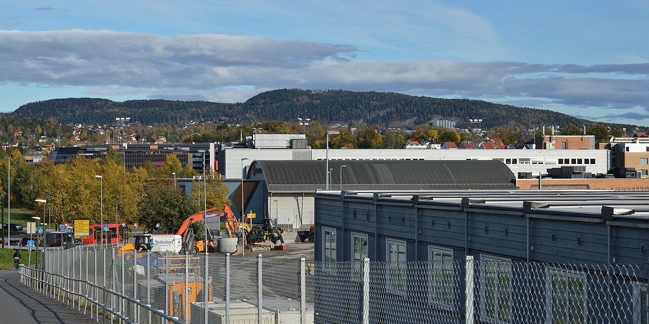 Utsikt fra Grefsenkollen over Oslo og Oslofjorden en høstdag