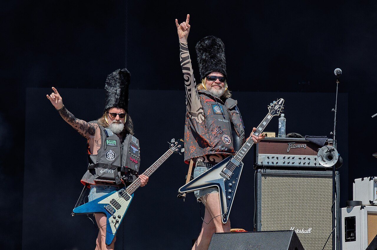 Black Debbath med horn-tegn på Tons of Rock 2024