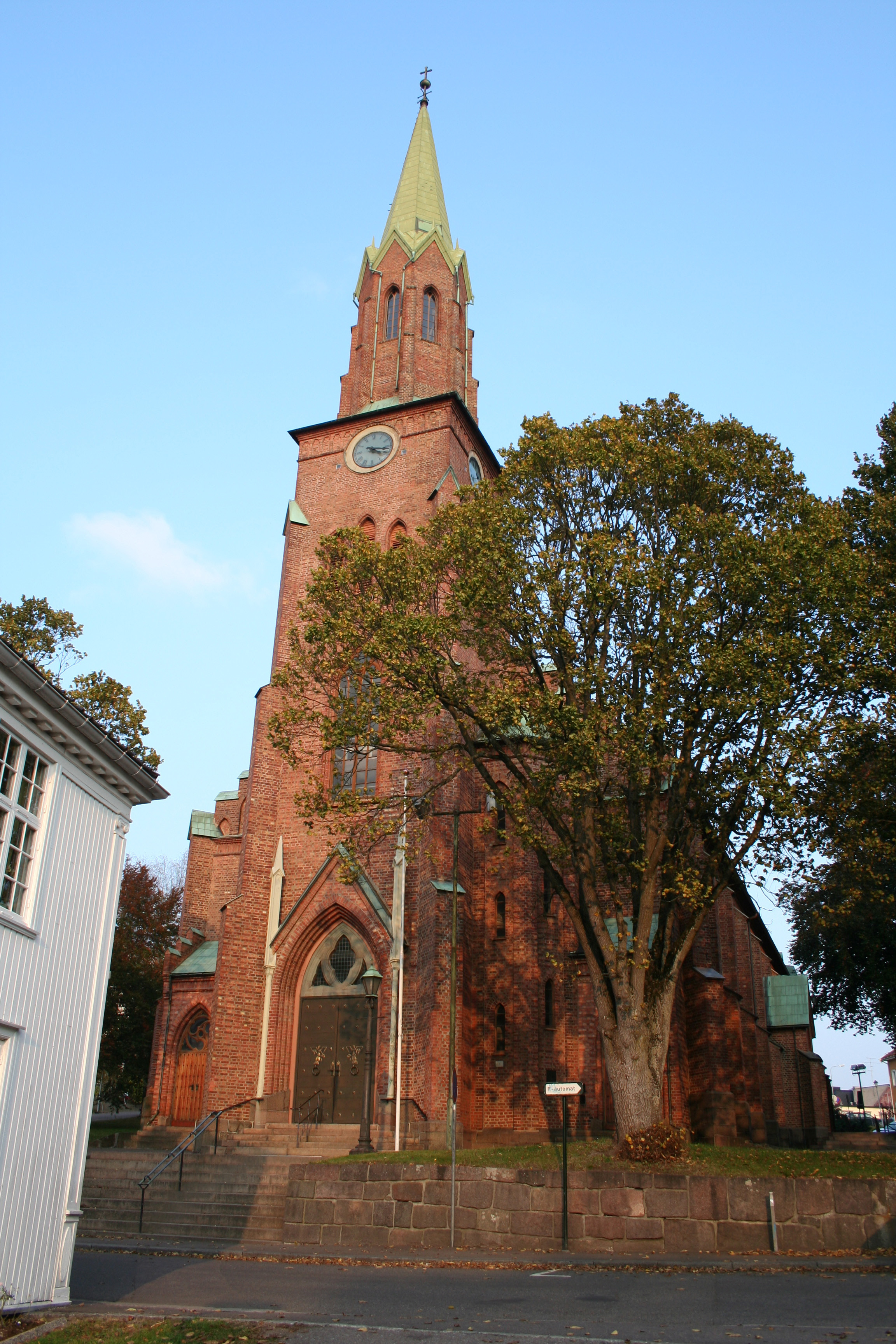 T&oslash;nsberg domkirke – romansk kirke fra 1859 med konsertvirksomhet