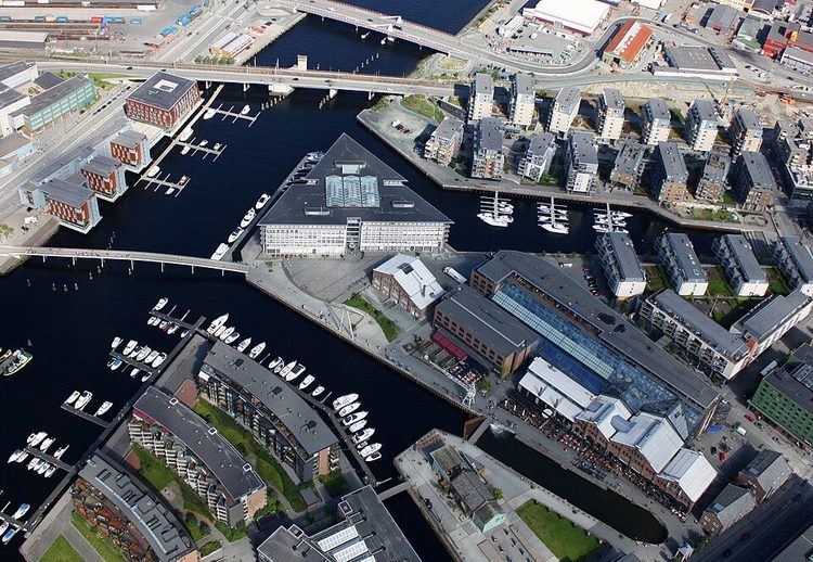 Nedre Elvehavn og Solsiden langs Nidelva i Trondheim