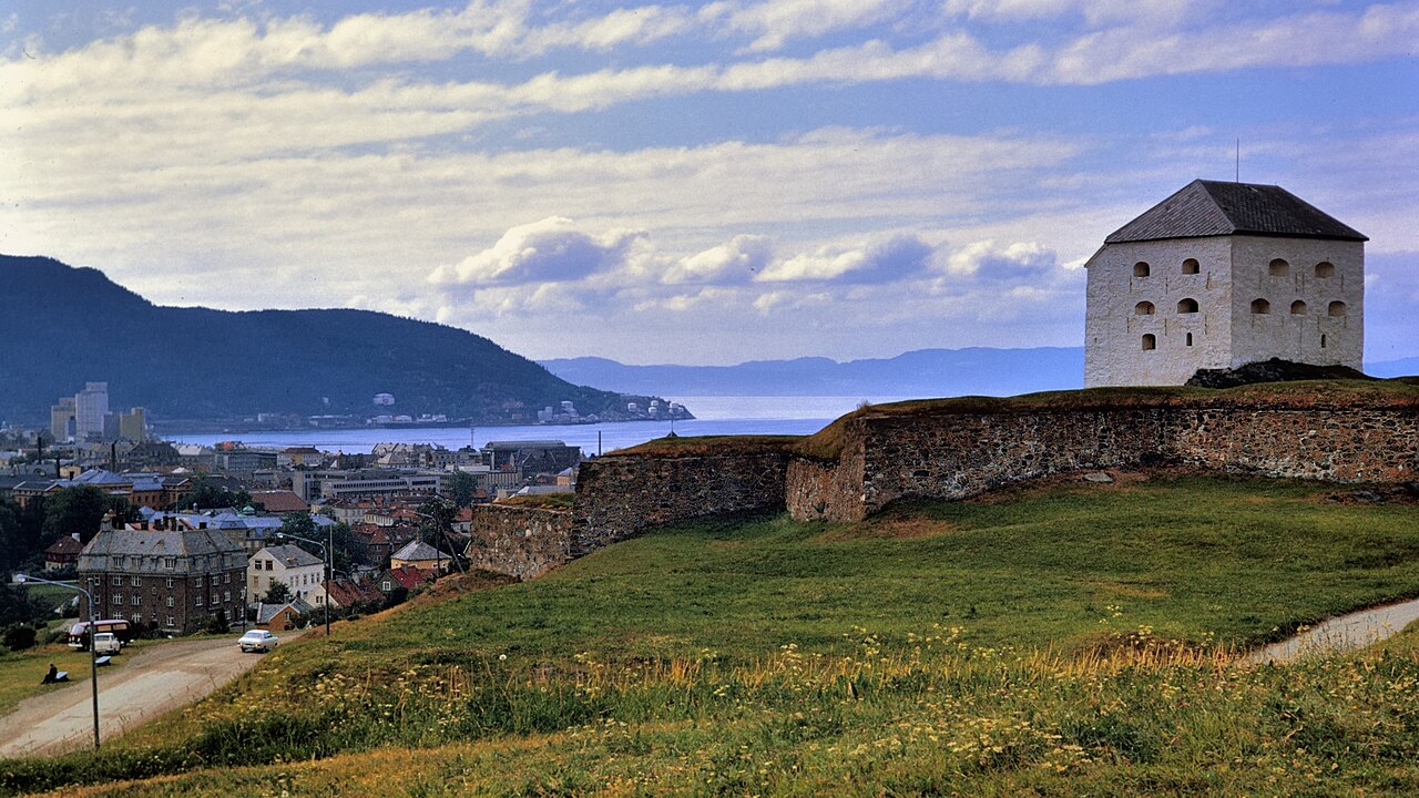 Trondheim sentrum med Nidelva og Trondheimsfjorden – Midt-Norges største konsertby